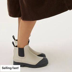 Everlane Chelsea Rain Ankle Boot Stone Size 9